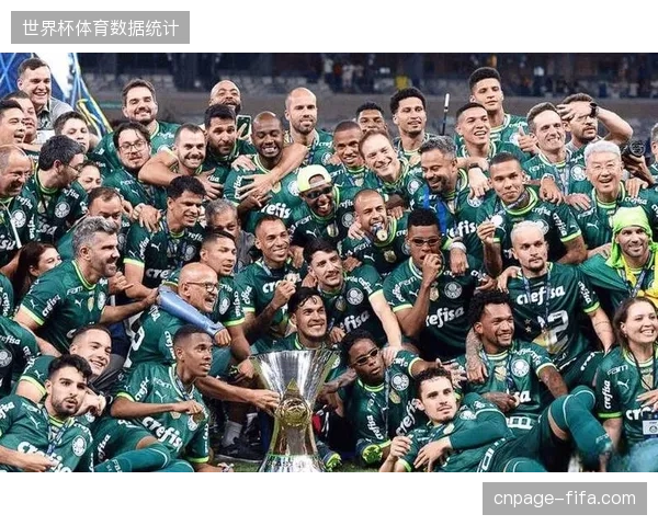 斯卡洛尼延续中场控制体系，利用技术化传跑绞杀对手中场，寻求卫冕之路